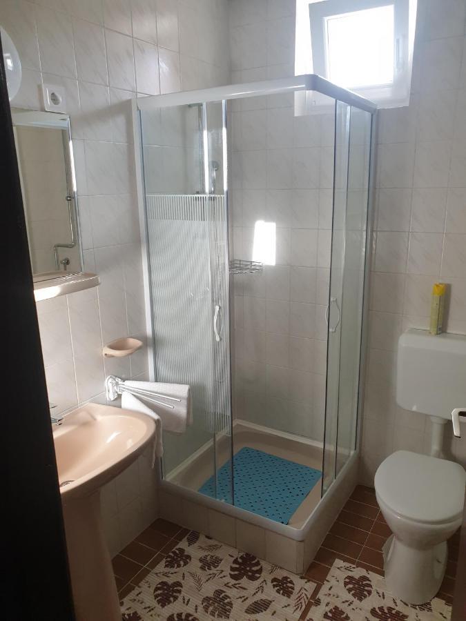Anda Vendeghaz Hotel Harkany Ngoại thất bức ảnh